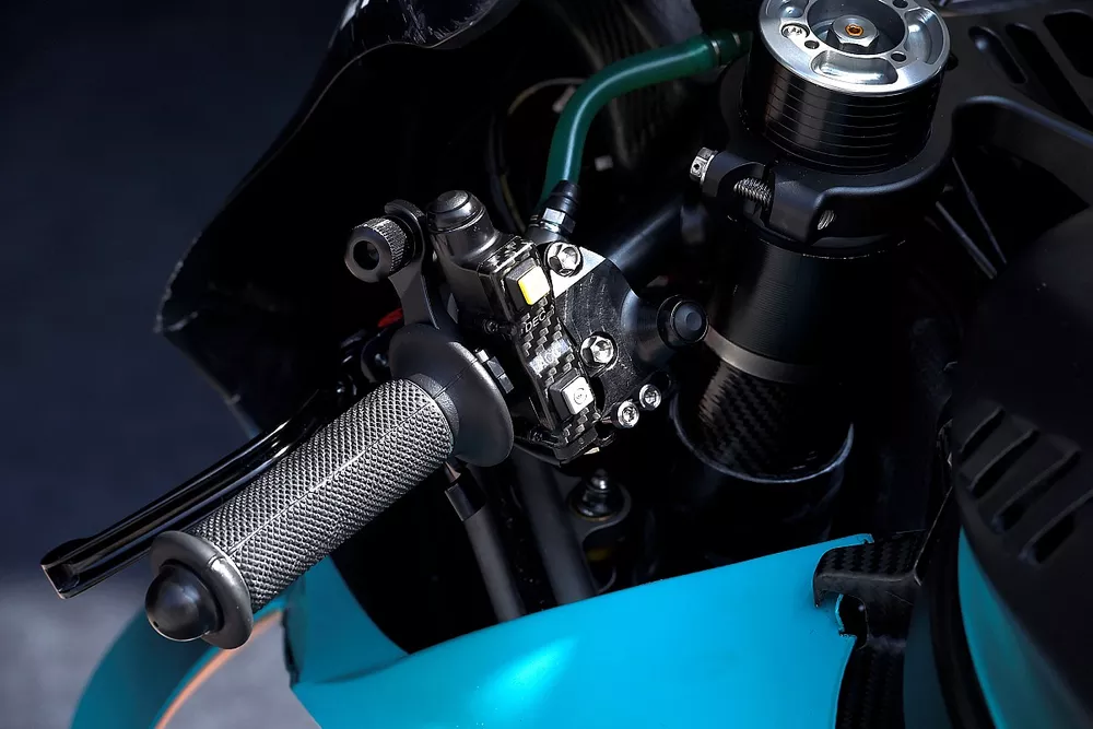 Le guidon de la Petronas Yamaha SRT
