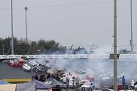 Menard culpa a Johnson por percance: "Jimmie hace de más"