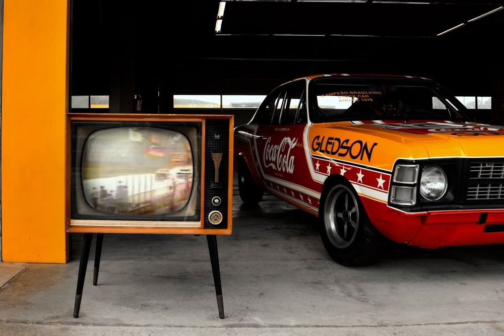 Frame do filme 'Stock Car: Mais Rápido que o Tempo'