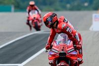 Márquez lidera bajo la lluvia el último libre en Sachsenring
