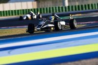Lutando pelo título, Gabriel Gomez crava pole na etapa final da F4 Italiana em Misano