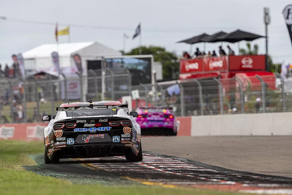 Andre Heimgartner, Brad Jones Racing Chevrolet Camaro ZL1