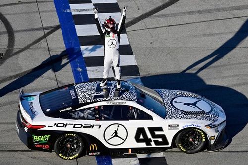 Reddick gana en ca&oacute;tico final en Talladega con afectaci&oacute;n a Su&aacute;rez