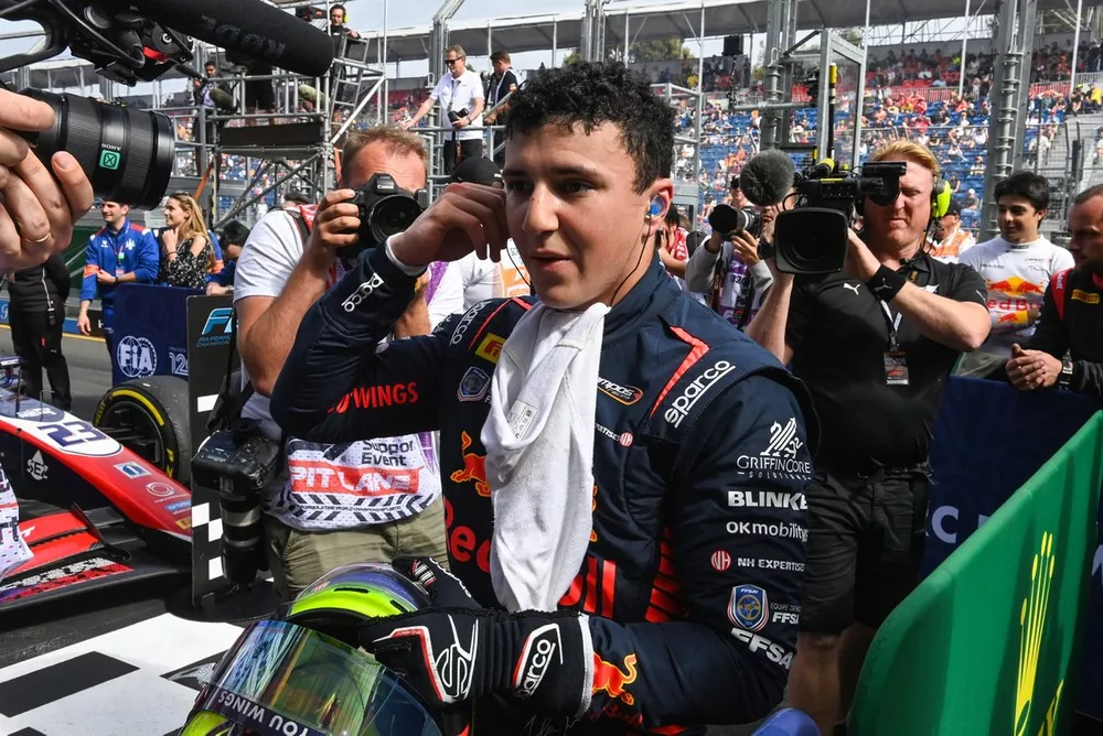 Isack Hadjar, Campos Racing celebra en parc ferme
