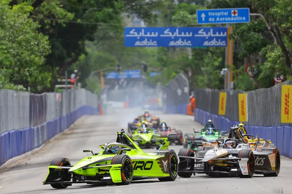 Dan Ticktum Kiro Race Co Porsche 99X Electric WCG3 Mitch Evans Jaguar TCS Racing Jaguar I-TYPE 7