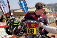 Tosha quiere "sobrevivir" tras el apretón de KTM en el comienzo del Dakar