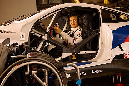 Starkes Video: Alex Zanardi turnt beim Fahrerwechsel wie ein Ninja