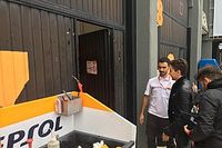 Lorenzo toma posesi&oacute;n en el box de Honda