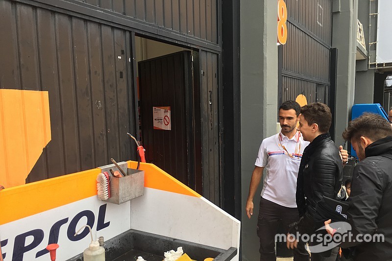 Honda-aanwinst Lorenzo meldt zich voor het eerst in de HRC-box