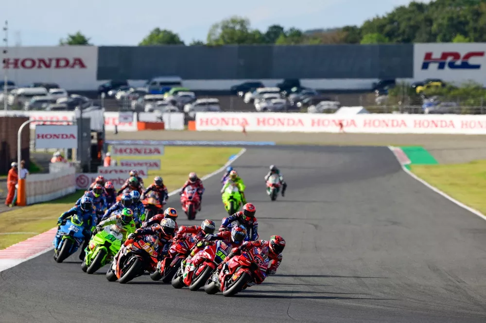 Francesco Bagnaia, Ducati Team leads at the start
