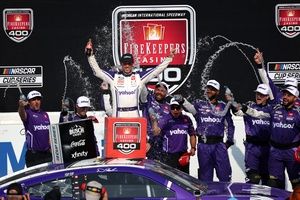 NASCAR Cup: Denny Hamlin hace durar el combustible y gana en Michigan