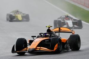 F2 Bélgica: Dunne gana bajo la lluvia y vuelve al liderato