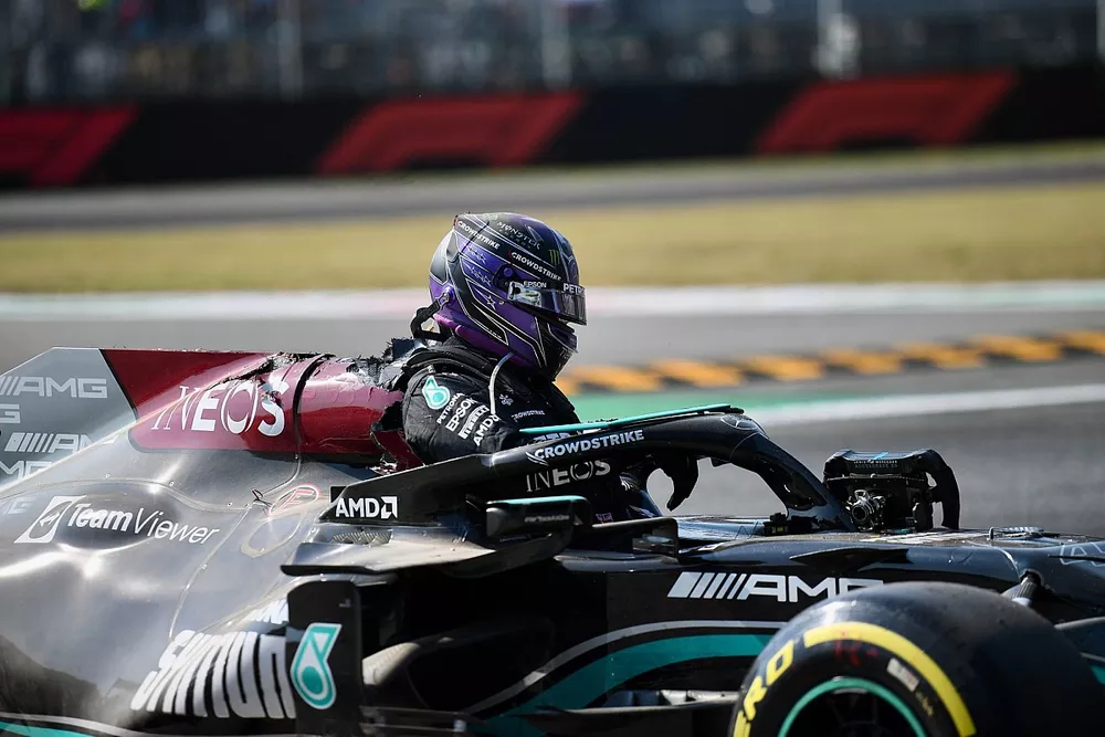 Lewis Hamilton, Mercedes, apr&egrave;s l'accrochage