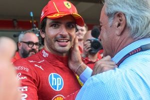 Sainz Sr. elogia a su hijo y su reacción victoriosa a un año difícil