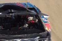 V&iacute;deo: &iexcl;Sainz pilota a una mano a m&aacute;s de 170 km/h en el Dakar!