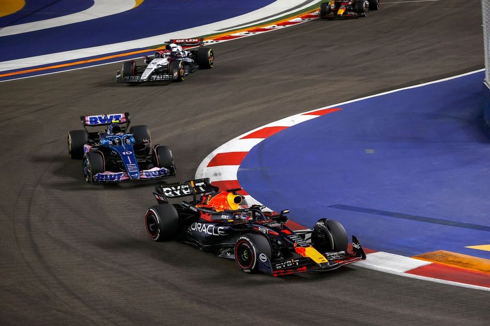 Max Verstappen, Red Bull Racing RB19, Pierre Gasly, Alpine A523, Liam Lawson, AlphaTauri AT04