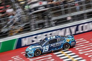 Truex loses out at Michigan despite "unbelievable car"
