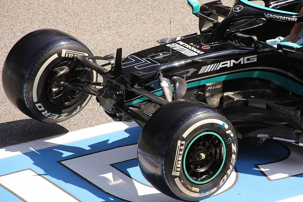 Mercedes W12 front detail