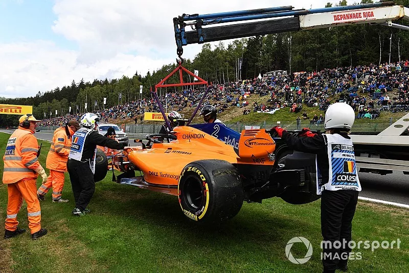 Wagen van Stoffel Vandoorne, McLaren MCL33 na crash