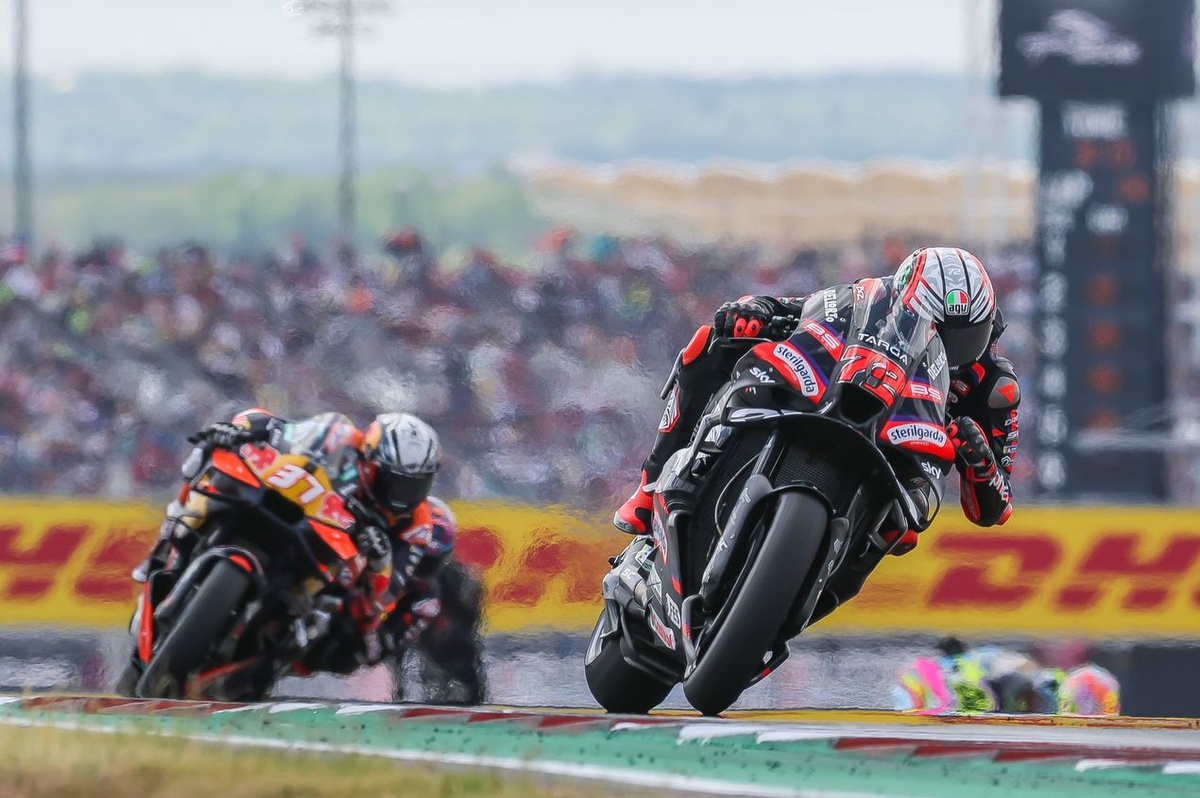 Le contact Bezzecchi-Acosta raconté par les pilotes : "On a eu beaucoup de chance !"