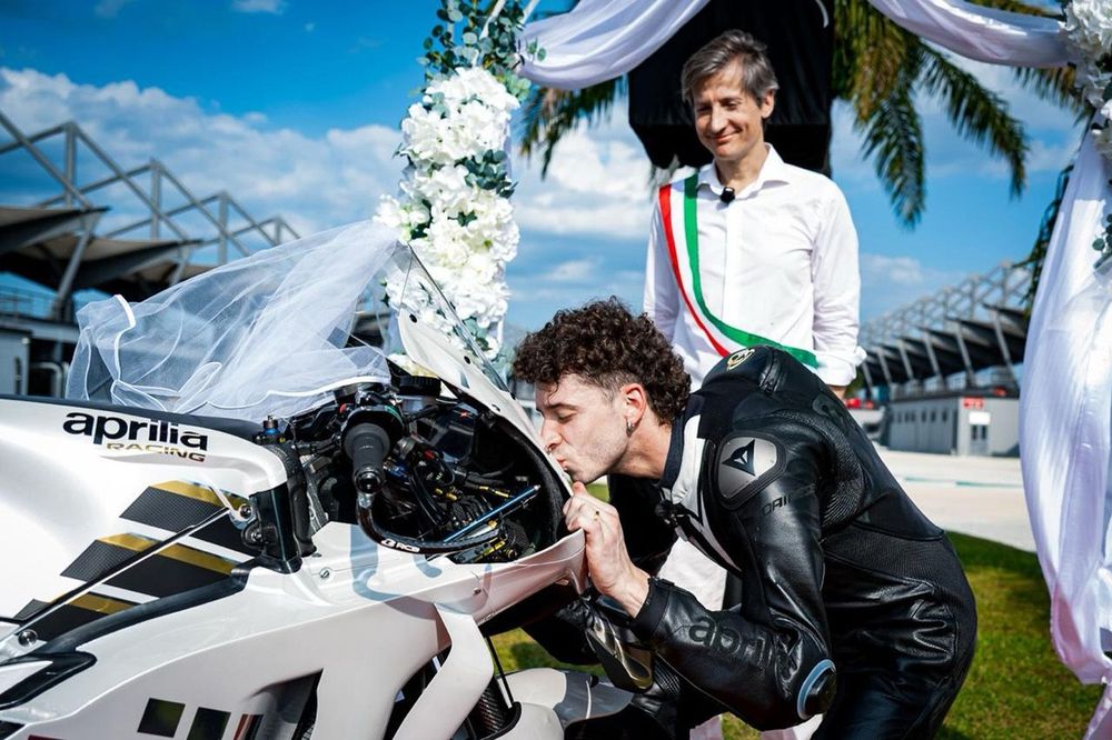 Marco Bezzecchi et Massimo Rivola, Aprilia