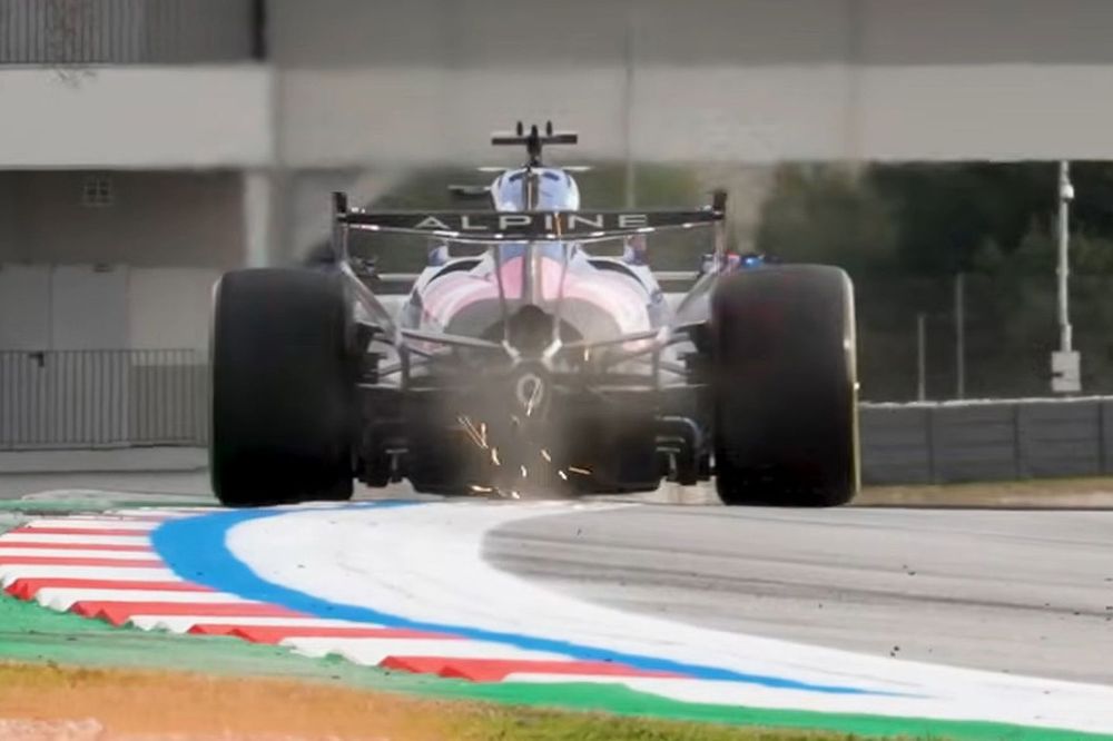 Alpine A526, ala posteriore