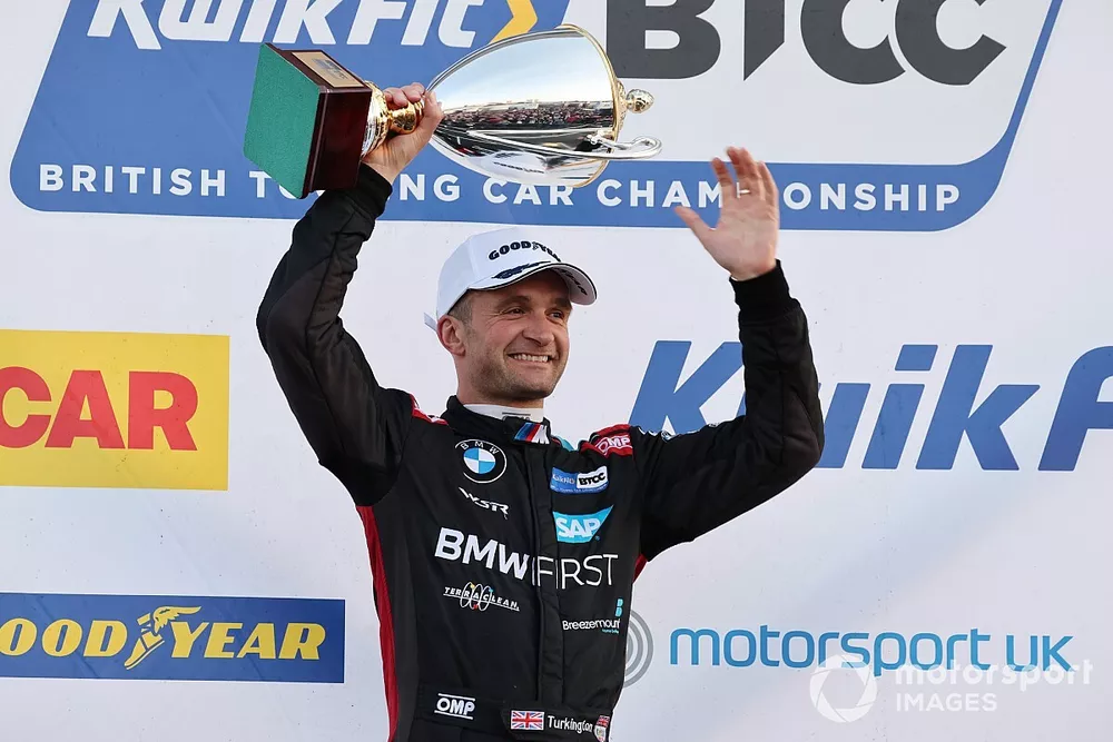 Race winner Colin Turkington, Team BMW BMW 330i M Sport