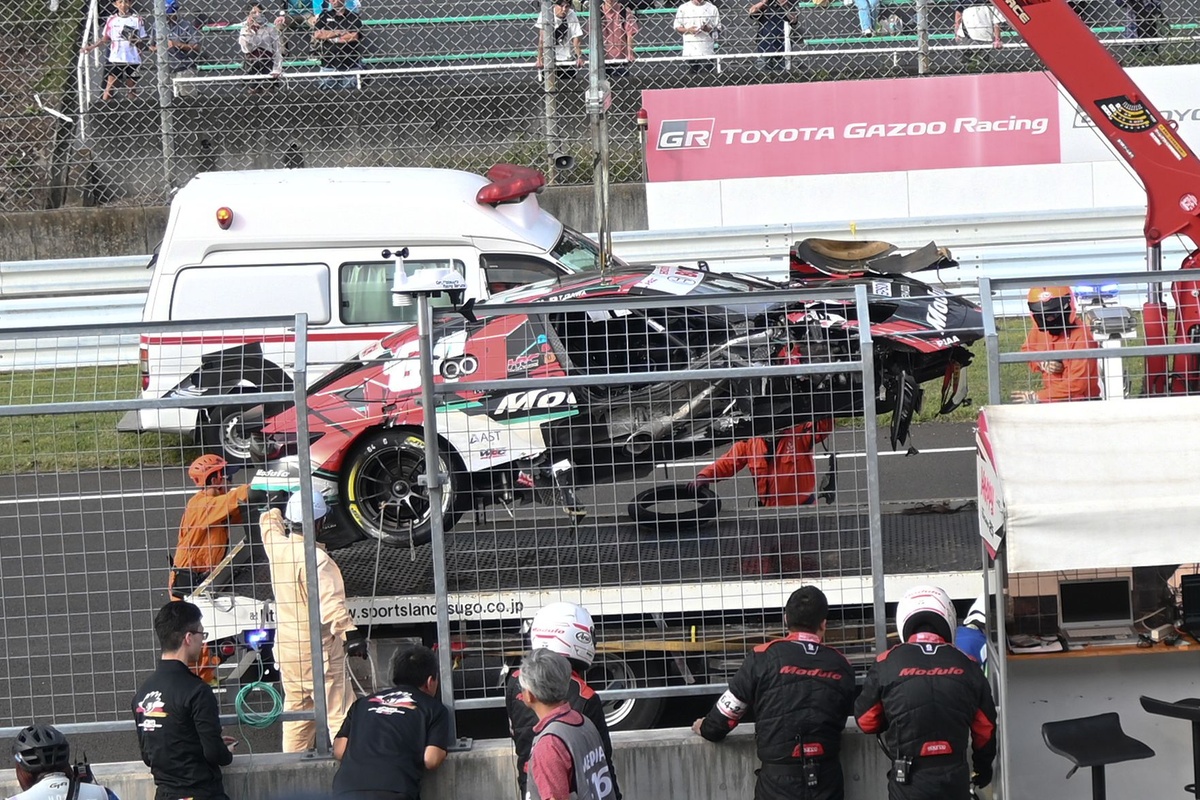 身の毛もよだつ大クラッシュも、大草りきは無事。大破したシビックが