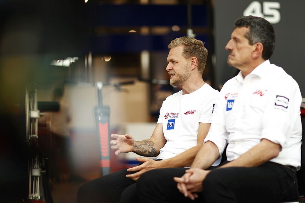 Kevin Magnussen, Haas F1 Team, Guenther Steiner, Team Principal, Haas F1, talks to the press 