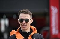 Hughes renueva con McLaren para la Fórmula E 2024