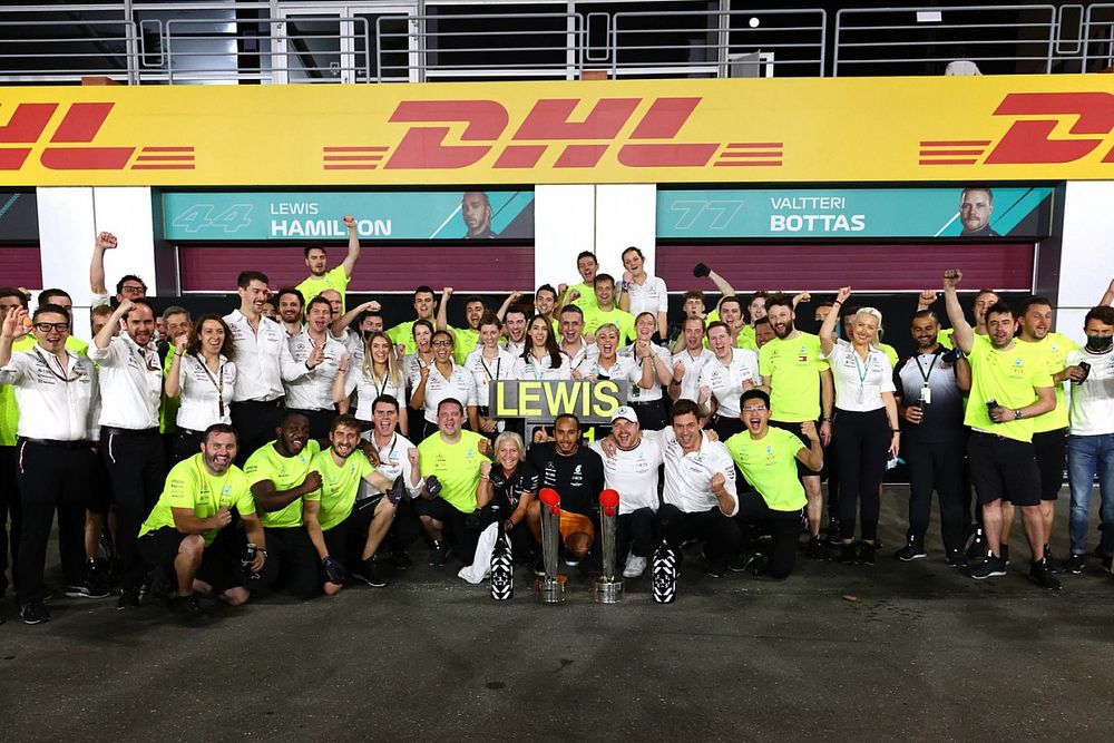 Lewis Hamilton, Mercedes, 1st position, Valtteri Bottas, Mercedes, Toto Wolff, Team Principal and CEO, Mercedes AMG, and the Mercedes team celebrate victory