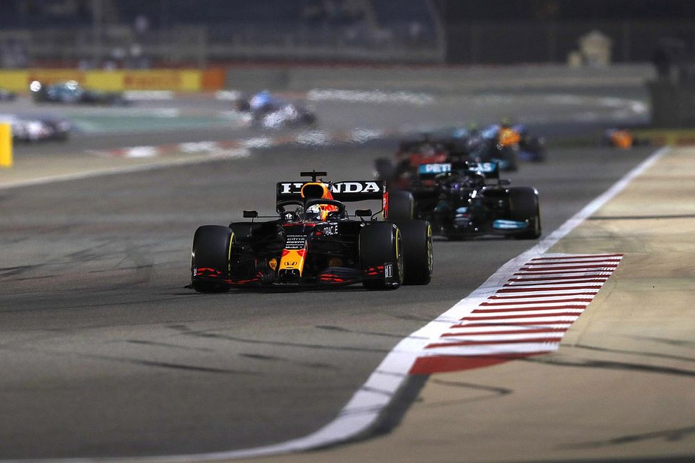 Max Verstappen, Red Bull Racing RB16B, Lewis Hamilton, Mercedes W12