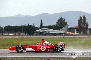El d&iacute;a que Schumacher y Ferrari se batieron contra un avi&oacute;n caza