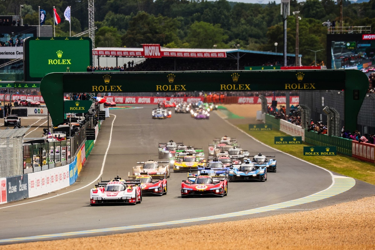 Lot 24 Heures Du Mans 2025 - 2 Médailles + Sac + 3 Papiers D'actu - Edition Limitée