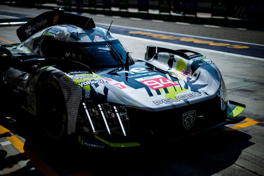 #94 Peugeot Totalenergies Peugeot 9X8: Paul Di Resta, Loic Duval, Stoffel Vandoorne