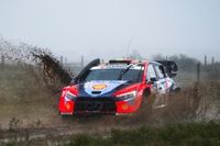 Neuville sigue preocupado con los neumáticos del WRC