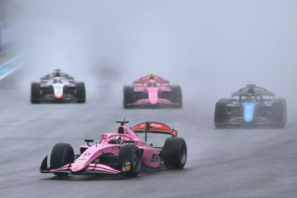 La carrera de F2 del domingo en Miami