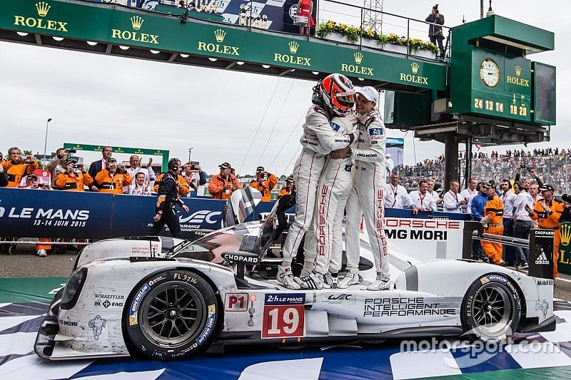 Parc ferm&eacute;: los ganadores, #19 Porsche Team Porsche 919 Hybrid: Nico Hulkenberg, Nick Tandy, Earl Bamber, celebran