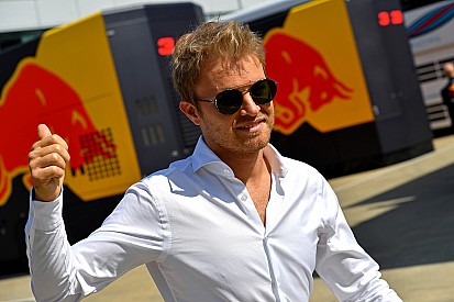 Nico Rosberg cuestiona las estrategias de Mercedes