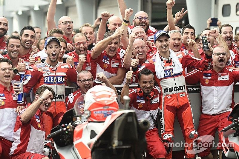 Andrea Dovizioso, Ducati Team, Jorge Lorenzo, Ducati Team