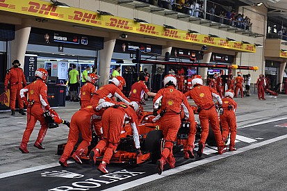 Сбитый Райкконеном механик Ferrari вернулся в паддок