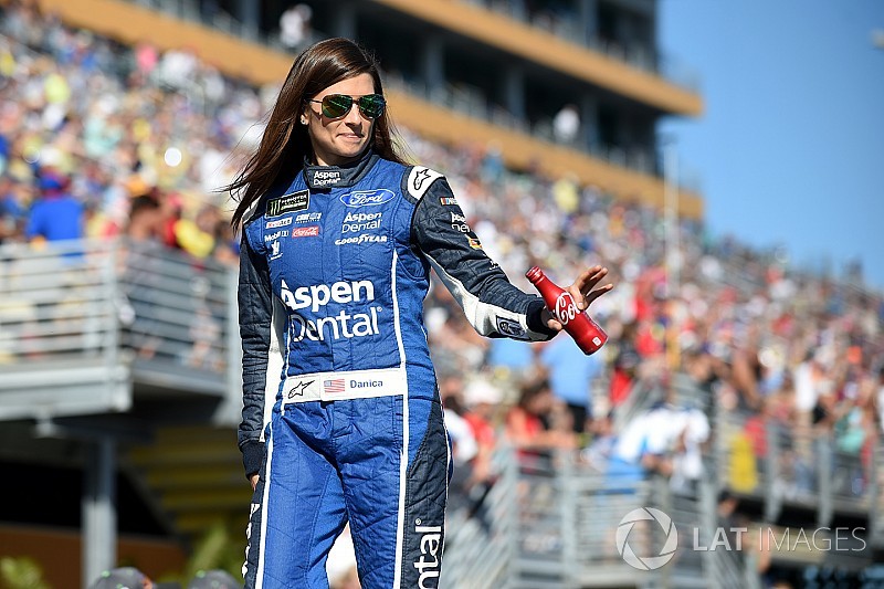 Danica Patrick, Haas-Stewart Racing'e veda etti