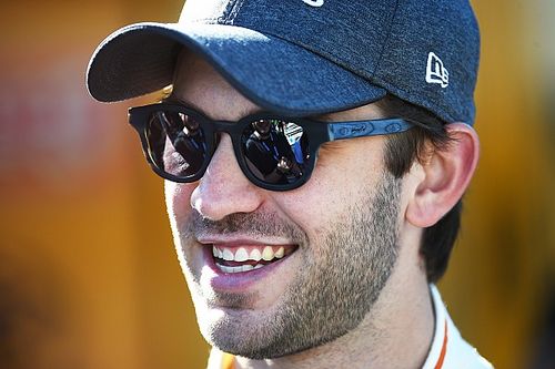 Su&aacute;rez: "Nunca fui despreciado en NASCAR por ser mexicano"