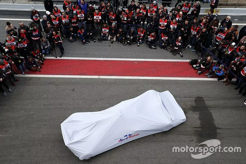 La nouvelle Scuderia Toro Rosso STR13 sous couvertures