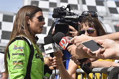 Danica Patrick, Ed Carpenter Racing ile son Indy 500 yarışında yer alacak