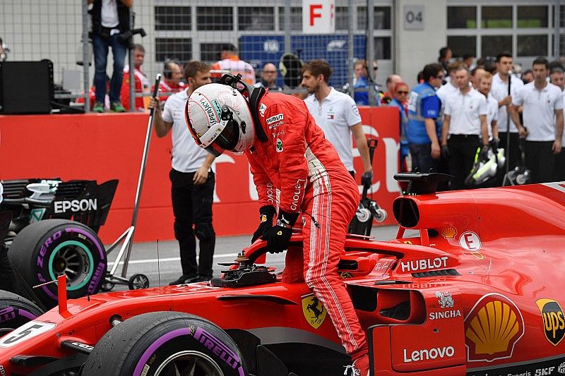Tercero Sebastian Vettel, Ferrari en parc ferme