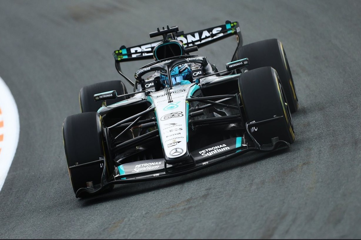 Russell s'offre une pole sprint pour la rentrée, le top 4 en 0"099