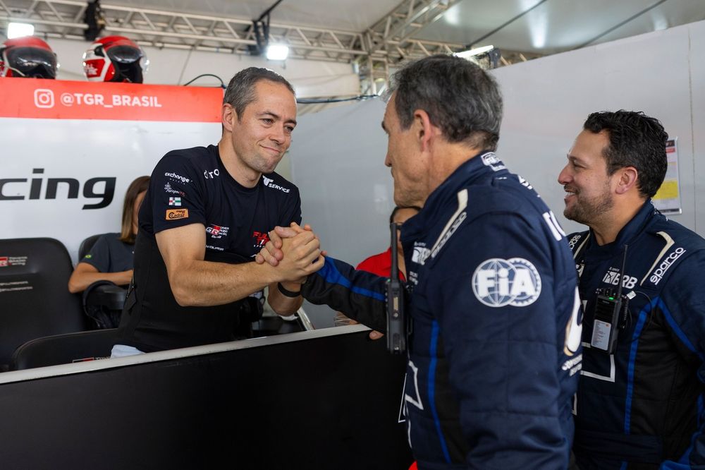 JP de Oliveira cumprimenta Dr. Dino Altmann