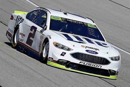 Los pilotos de Toyota le responden a Keselowski por su queja en Twitter