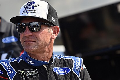 Clint Bowyer returns to the dirt at Charlotte Motor Speedway